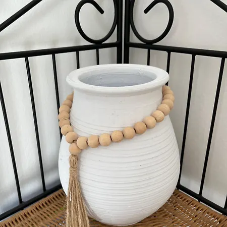 Deux Pieces Donnant Sur Un Jardin *