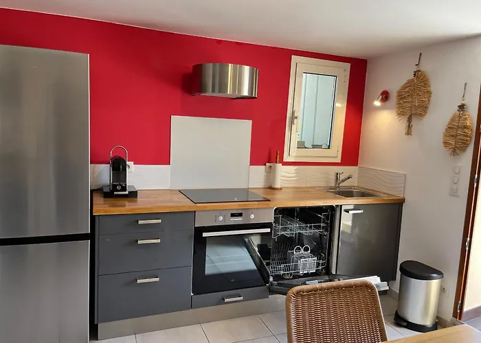 Deux Pieces Donnant Sur Un Jardin