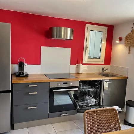 Deux Pieces Donnant Sur Un Jardin